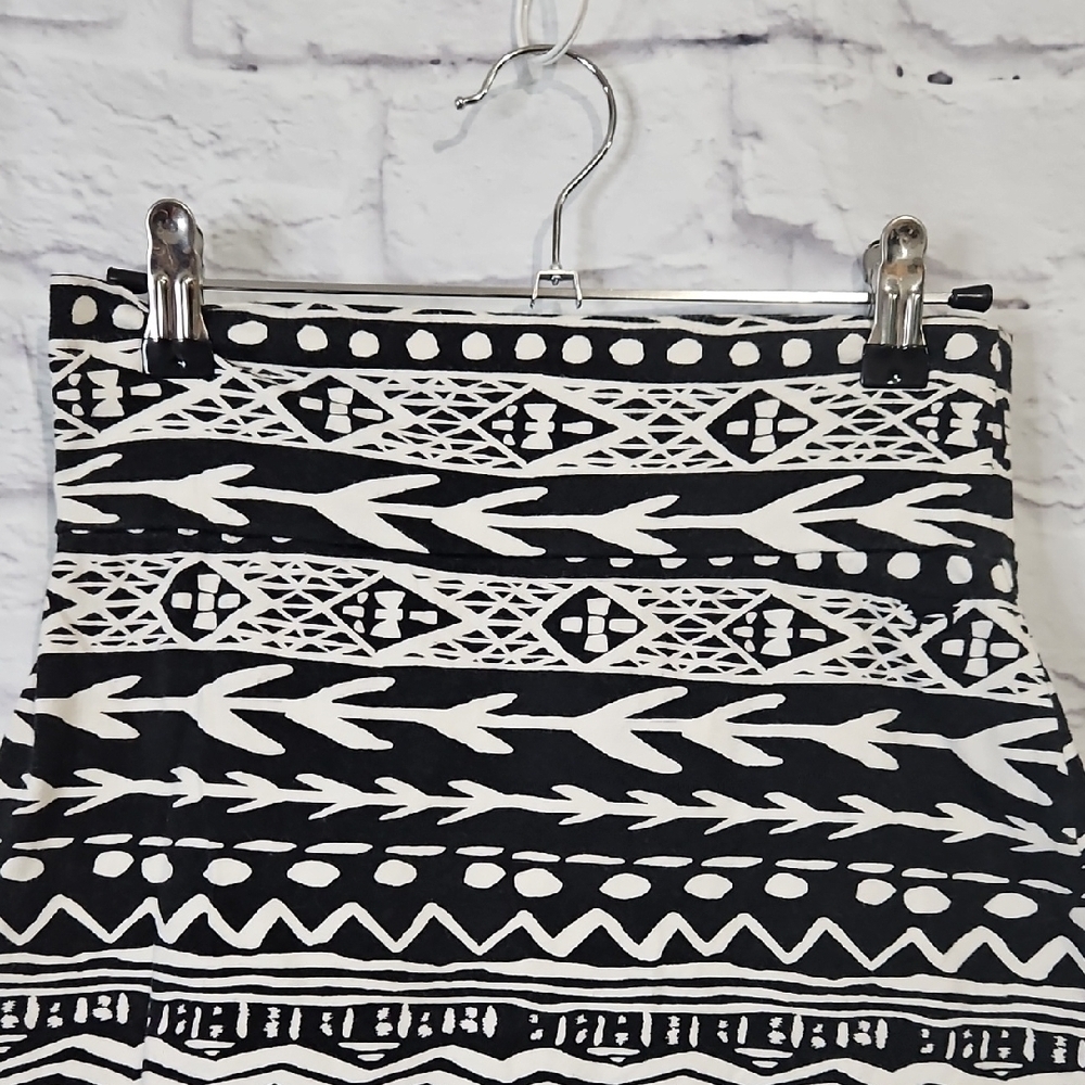 PINK Victoria's Secret Black and White Patterned Mini Skirt - Picture 2 of 4